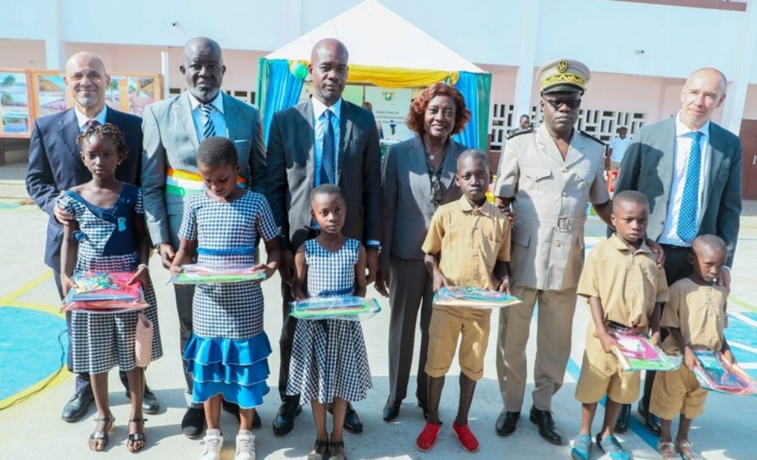 Côte d'Ivoire : Les élèves en congés de la Toussaint du 31 octobre au 05 novembre inclus, deux écoles rénovées à Vridi Canal et réceptionnées par Mariatou Koné