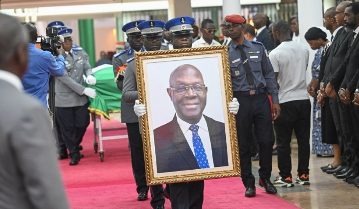 Côte d'Ivoire :   Obsèques de Gaston Ouassenan Koné, l'émouvant adieu du PDCI et du Hambol à son digne fils