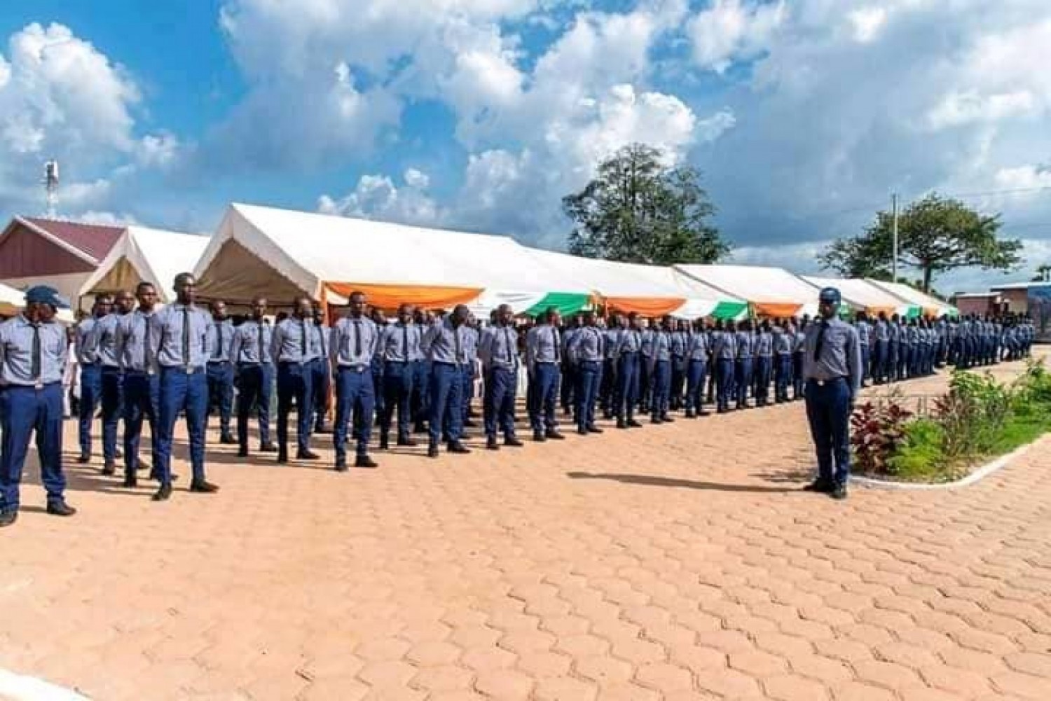 Côte d'Ivoire : Bouaké, après leur formation au Centre de Service civique Tuo Fozié, 500 jeunes font leur sortie en présence de Mamadou Touré
