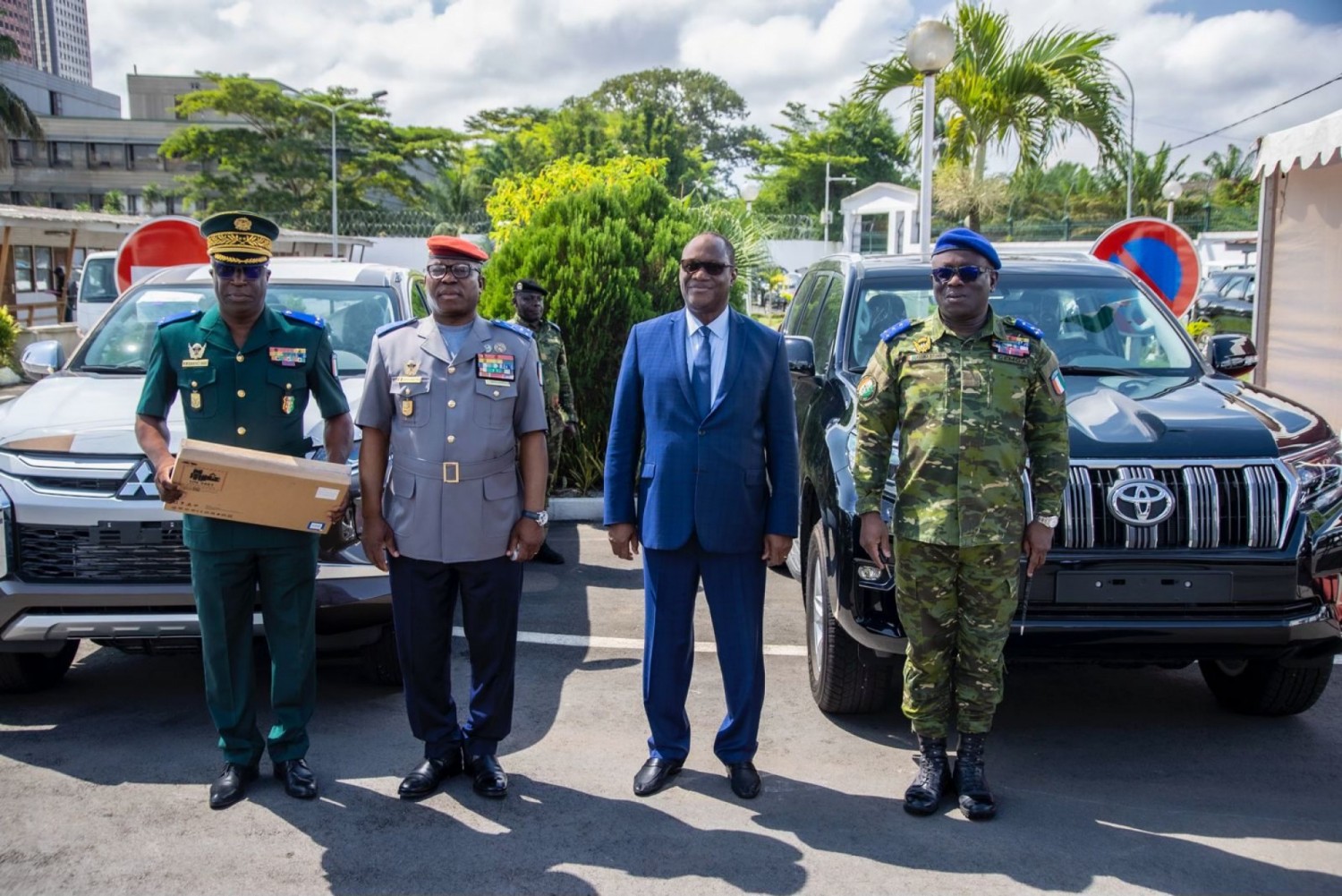 Côte d'Ivoire : Ouattara dote l'armée et la Gendarmerie de 74 véhicules d'un coût de 2,6 milliards FCFA, le ministre de la Défense lui exprime sa reconnaissance