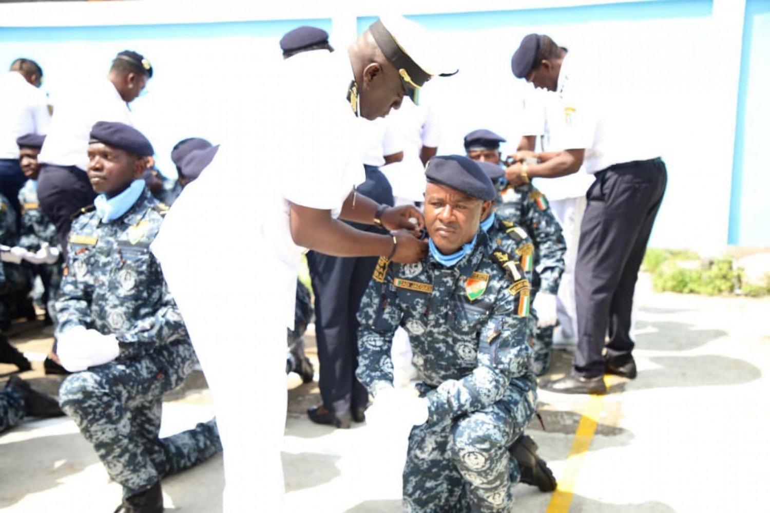 Côte d'Ivoire :    117 ex-militaires reconvertis en Agents des Affaires Maritimes et Portuaires reçoivent leurs épaulettes après trois mois de formation