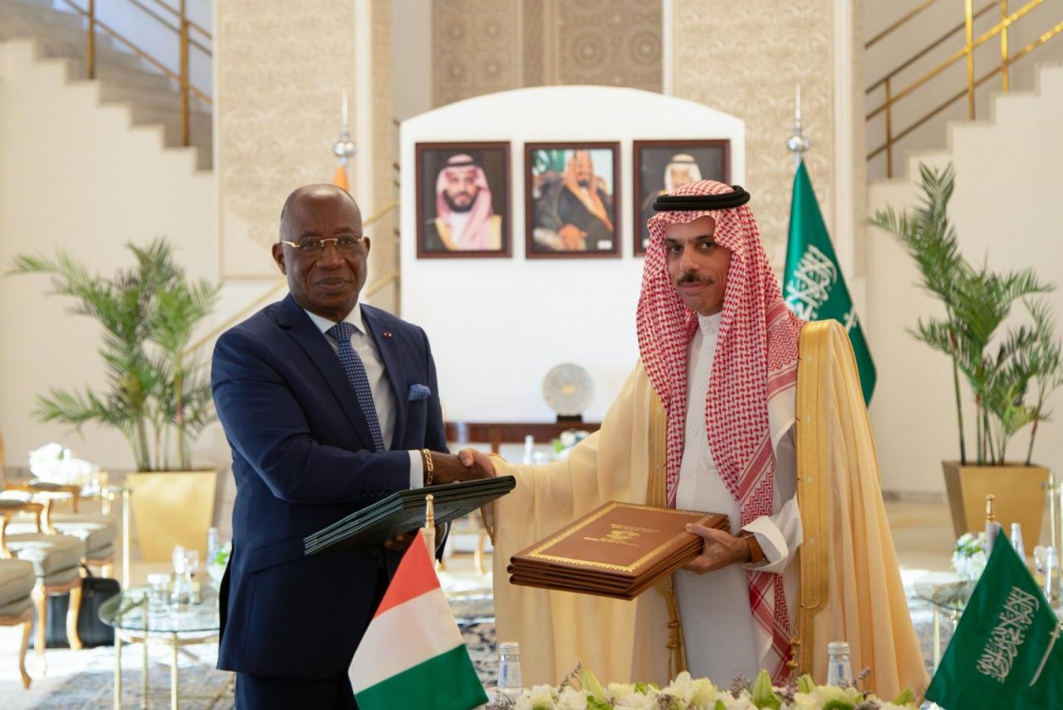 Côte d'Ivoire :    Sommet Arabie Saoudite–Afrique, Kacou Adom signe un mémorandum d'entente avec le gouvernement saoudien