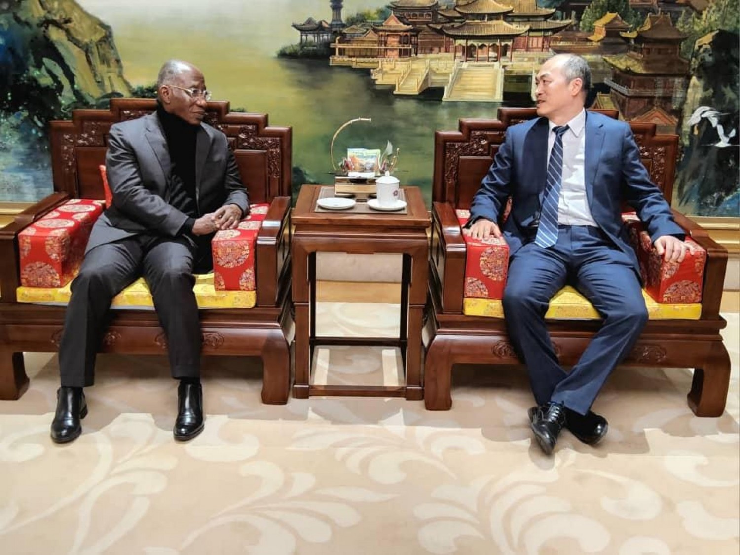 Côte d'Ivoire : Léon Adom entame une nouvelle offensive diplomatique en Chine, plusieurs signatures d'accords de coopération annoncées