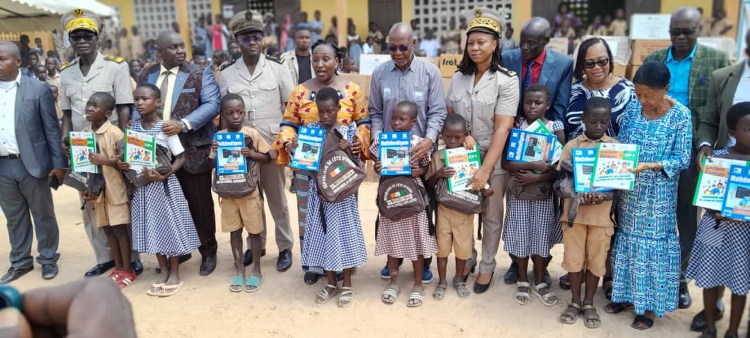 Côte d'Ivoire : Distribution gratuite des manuels scolaires par le PAGDS, Raymonde Goudou salue les performances et la transparence du projet