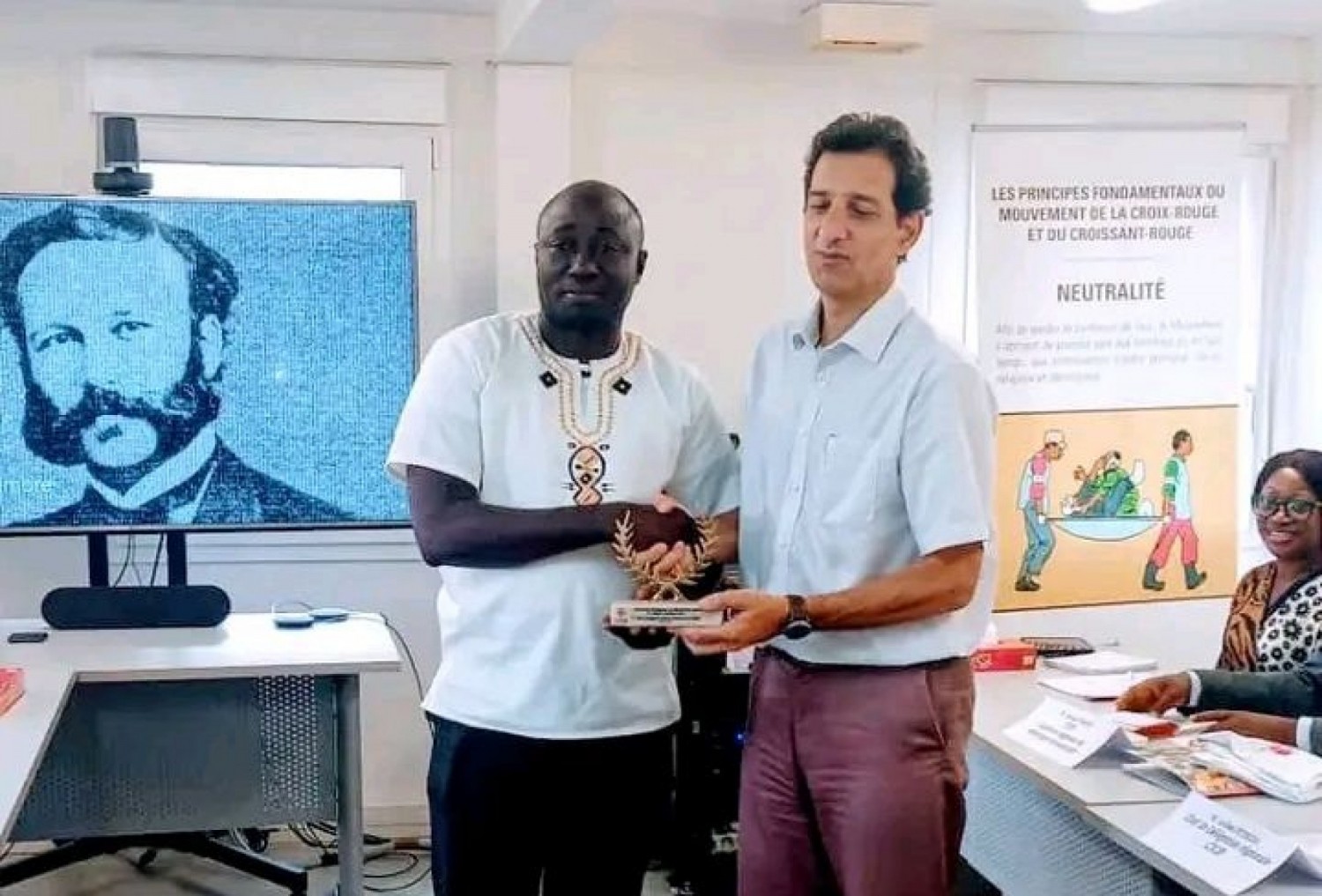 Côte d'Ivoire : Face à des journalistes de la sous-région, un correspondant de presse à Ferké remporte un prix du concours de reportage humanitaire du CICR