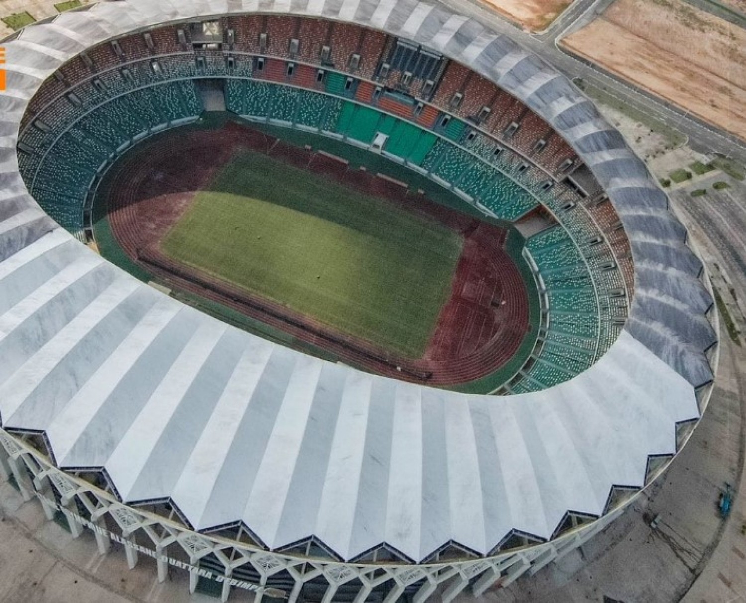 Côte d'Ivoire : Les travaux d'entretien de la toiture du Stade Olympique Alassane Ouattara d'Ebimpé ont commencé
