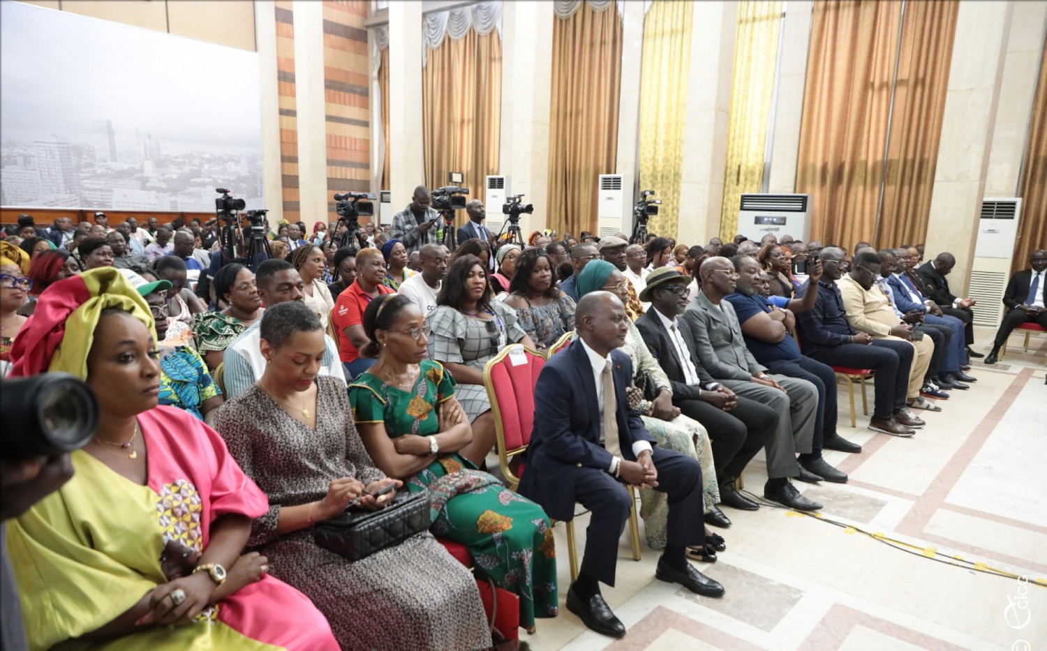 Côte d'Ivoire :    Organisation de la CAN 2023, les transporteurs et les hôteliers s'engagent devant Beugré Mambé à jouer pleinement leur rôle