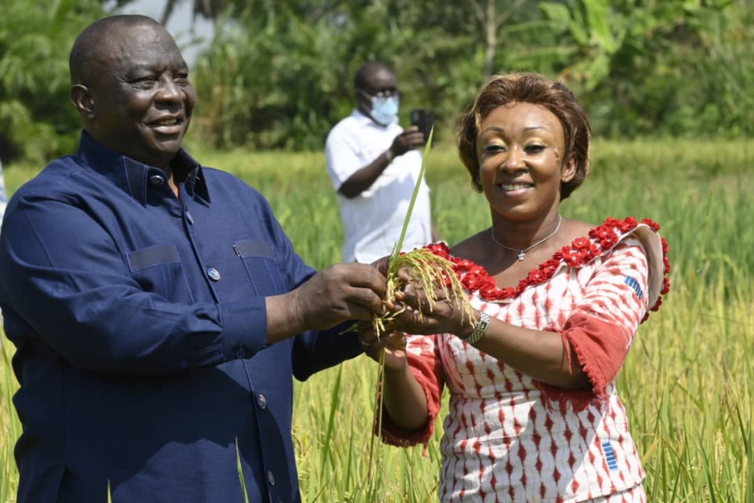 Côte d'Ivoire : Diabo, Adjoumani aux femmes d'une association: « Nous sommes mobilisés pour que dans le domaine du riz, nous soyons souverains »