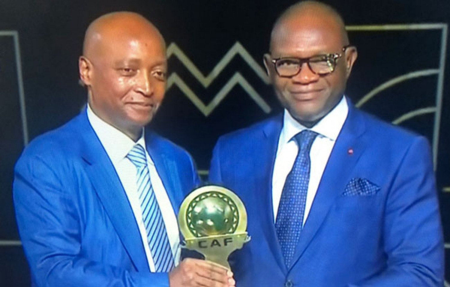 Côte d'Ivoire : Alassane Ouattara honoré à Marrakech par la CAF pour sa contribution exceptionnelle au développement et à la croissance du football