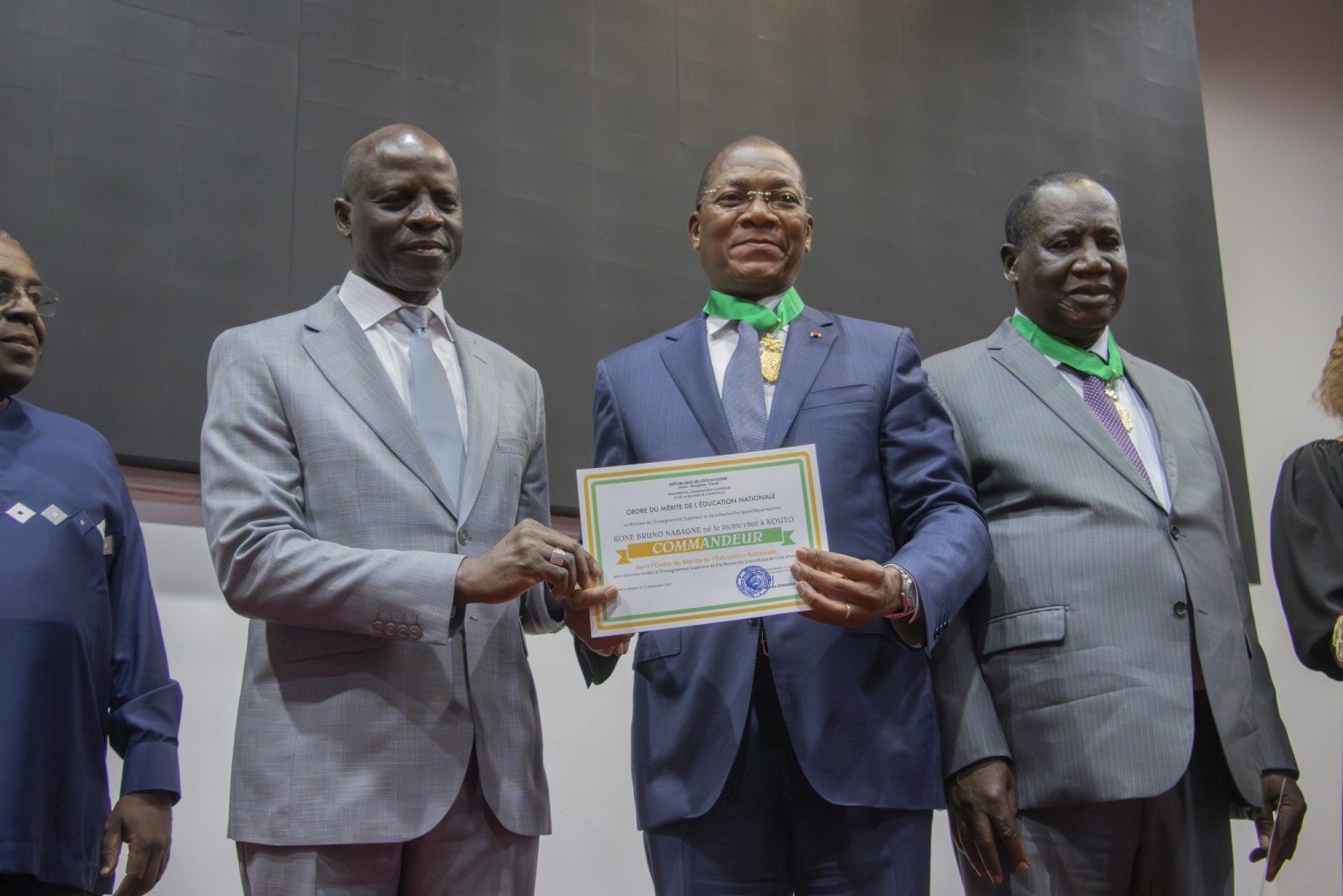 Côte d'Ivoire : Enseignement Supérieur, 206 agents décorés dans l'ordre du mérite de l'éducation nationale et exhortés à être des modèles