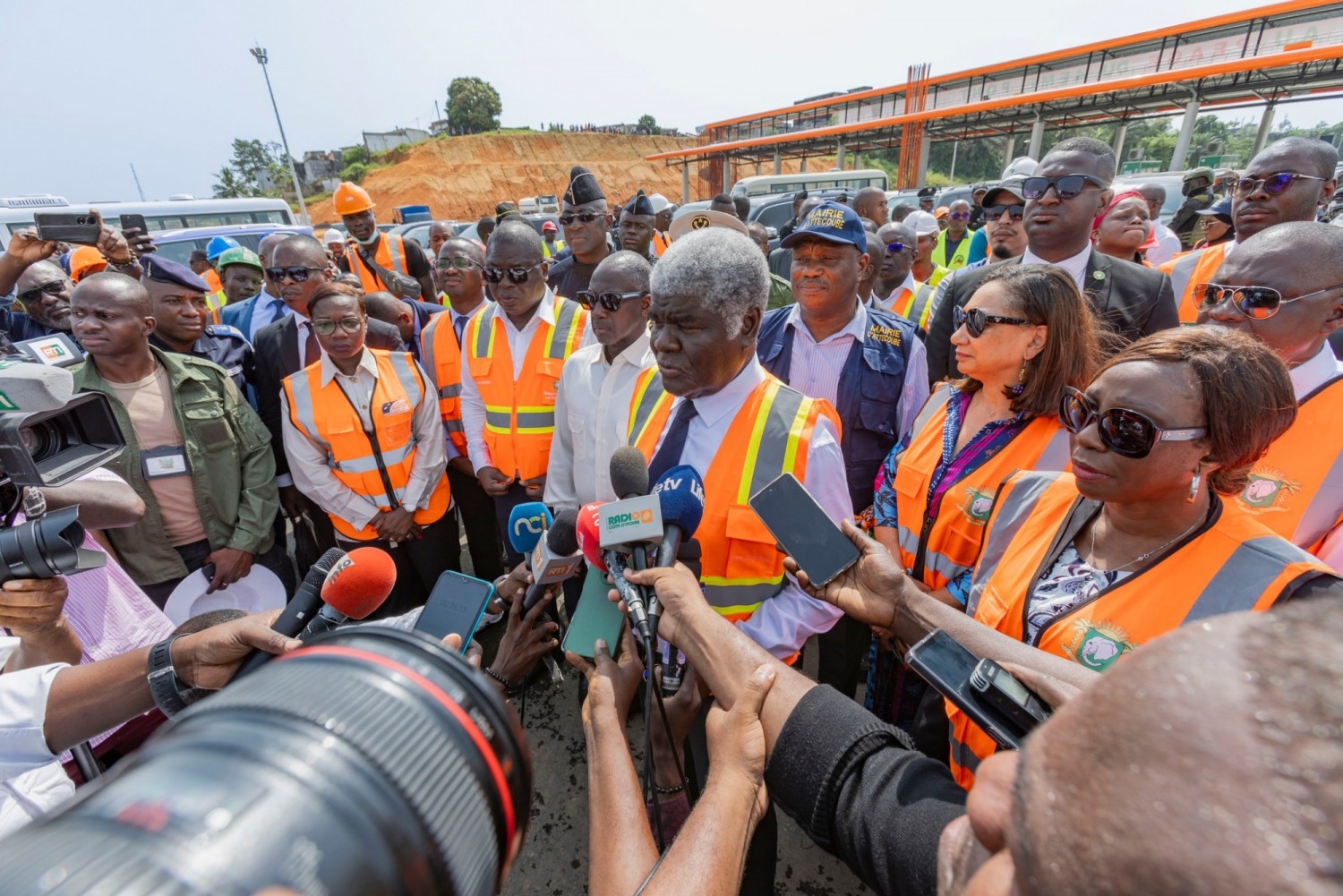 Côte d'Ivoire : Le 4e Pont et la voie Y4  seront partiellement ouverts à la circulation la semaine prochaine, assure Beugré Mambé qui félicite Amédé Kouakou