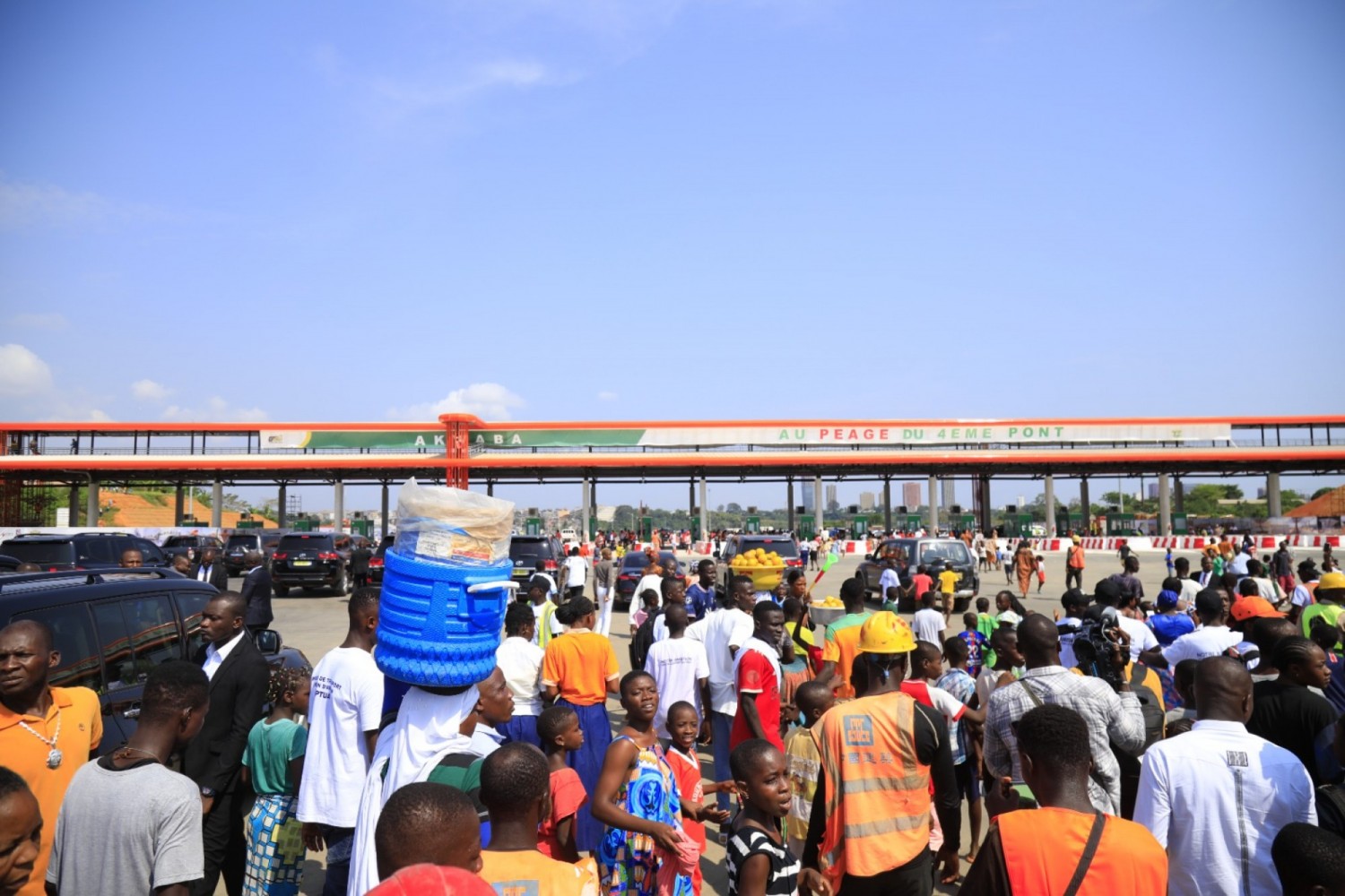 Côte d'Ivoire : Le Premier Ministre Beugré Mambé a ouvert à la circulation de nombreuses infrastructures routières dans le District d'Abidjan