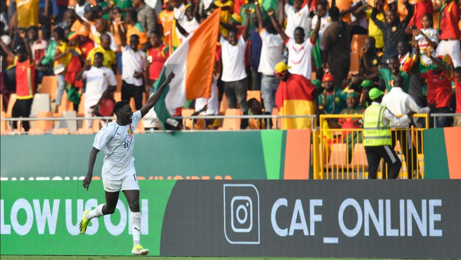 CAN 2023 : A 10 contre 11, la Guinée tient le Cameroun en échec, 1 à 1 à Yamoussoukro