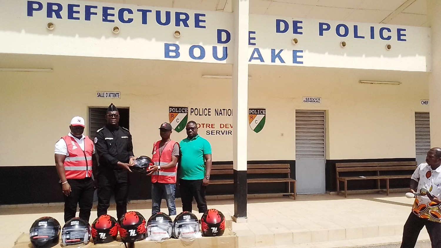 Côte d'Ivoire : Bouaké, des casques offerts à la police pour la sensibilisation sur la sécurité routière