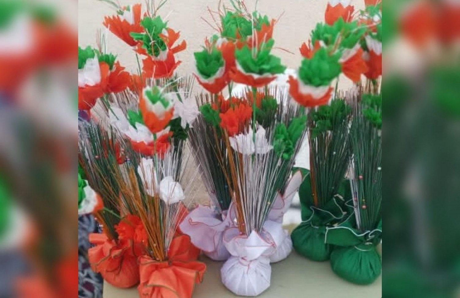 Côte d'Ivoire : Bouaké, les pensionnaires du COM réalisent des bouquets de fleurs aux couleurs du drapeau pour soutenir les éléphants