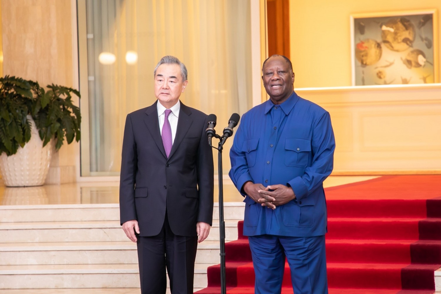 Côte d'Ivoire : En visite à Abidjan, Wang Yi à Ouattara: « Nous allons continuer à vous soutenir sur les questions touchant aux intérêts de votre pays »