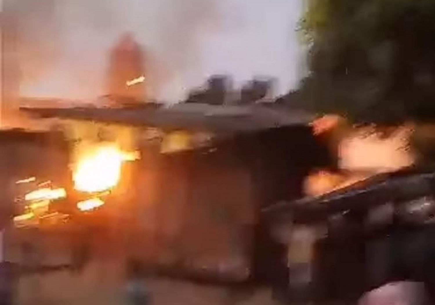 Côte d'Ivoire : Akradjo, des jeunes accusent des forces mystiques dans la débâcle des éléphants, des maisons incendiées