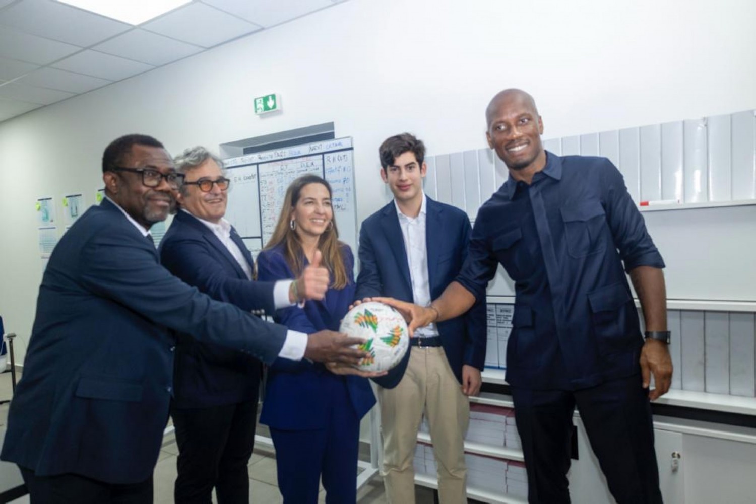 CAN 2023 : Côte d'Ivoire Terminal d'AGL reçoit la visite de Didier Drogba et du Secrétaire Général de la CAF