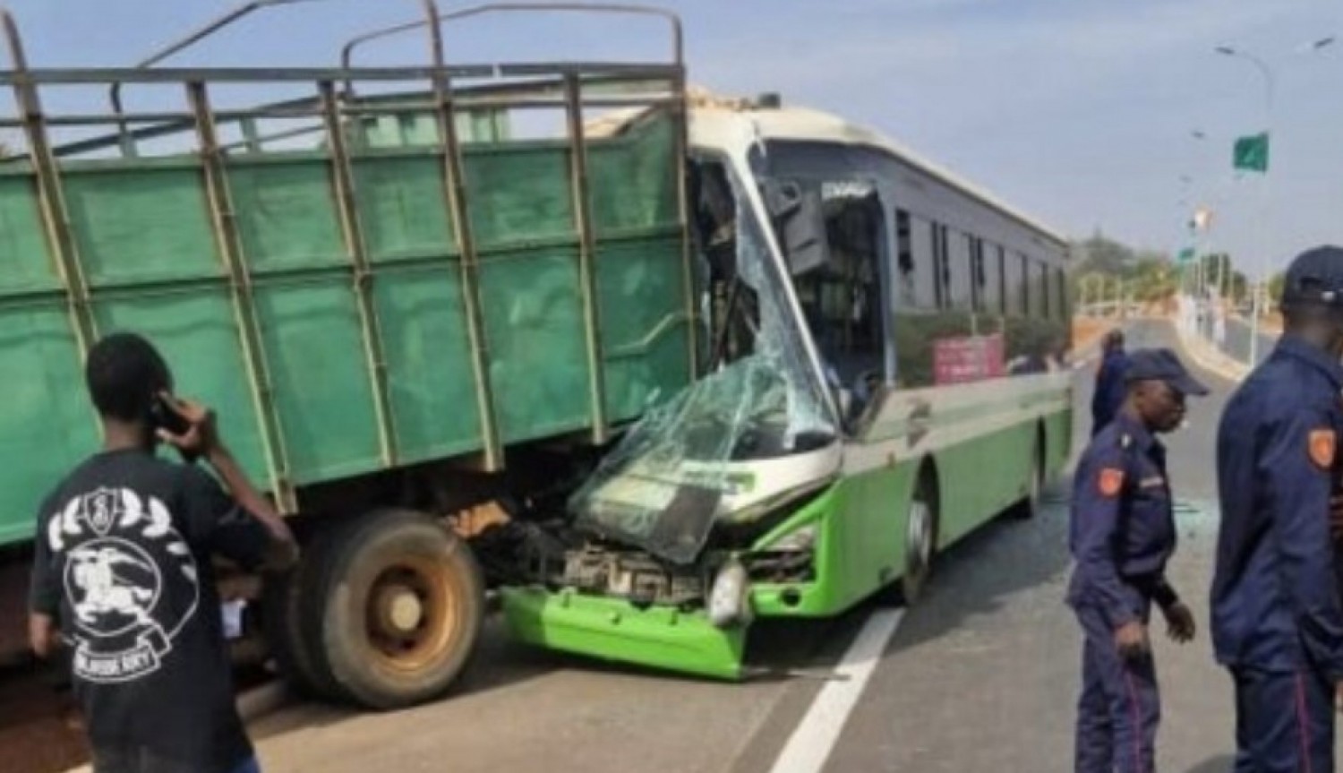 Côte d'Ivoire : Un mois après son déploiement à Korhogo, un autobus de la Sotra entre en collision avec un camion,  des victimes