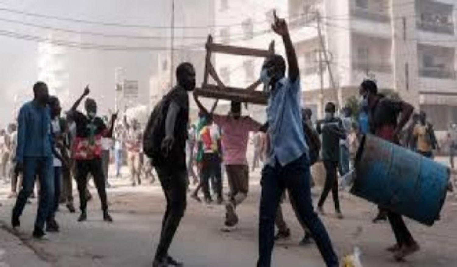 Sénégal : Manifestations contre le report de la présidentielle à Dakar et Saint Louis, un étudiant tué