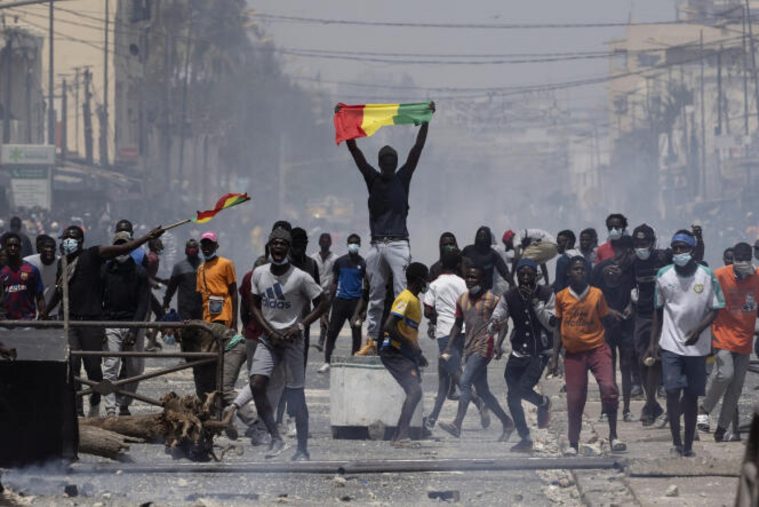 Sénégal : «Maintien au pouvoir de Macky Sall», une délégation de la CEDEAO attendue ce lundi, trois morts dans les contestations
