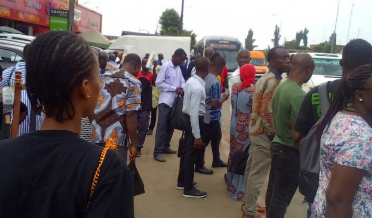 Côte d'Ivoire : Yopougon, la Sotra a-t-elle supprimé la ligne du 206 pour le Plateau de sa gare lavage ?