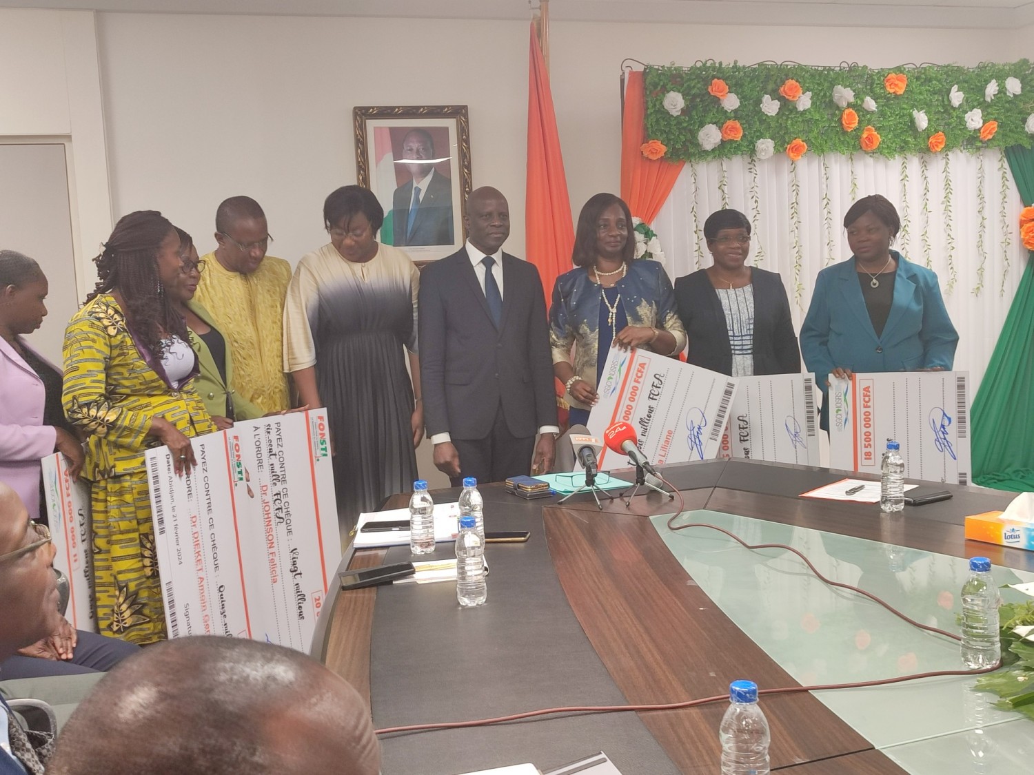 Côte d'Ivoire : Appel à projets  « Spécial Femmes  » six lauréates reçoivent des chèques d'un montant global de 103,1 millions de FCFA