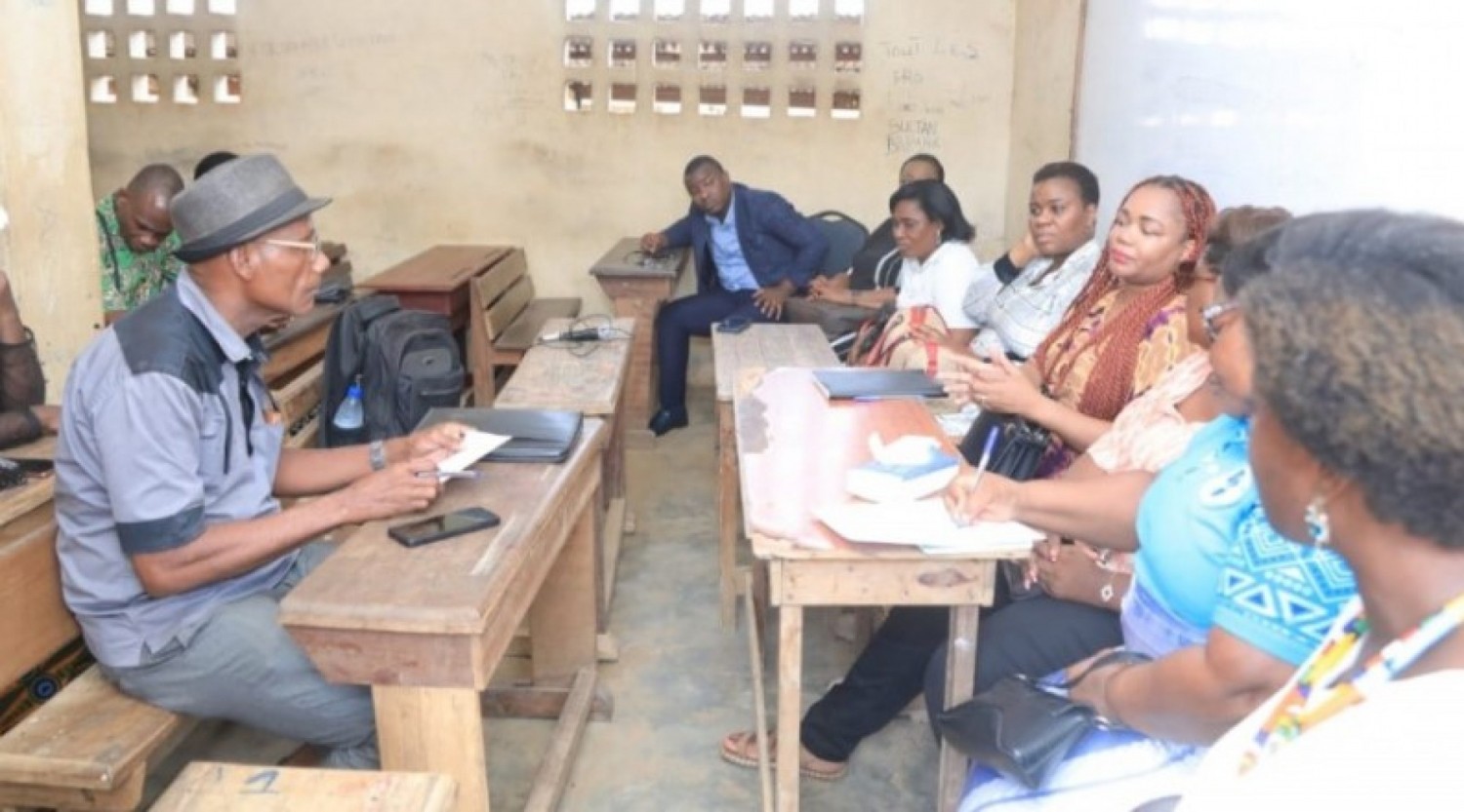 Côte d'Ivoire : Les Femmes du parti de Gbagbo s'engagent à  parrainer cent (100) jeunes filles de l'école détruite à Yopougon-Gesco