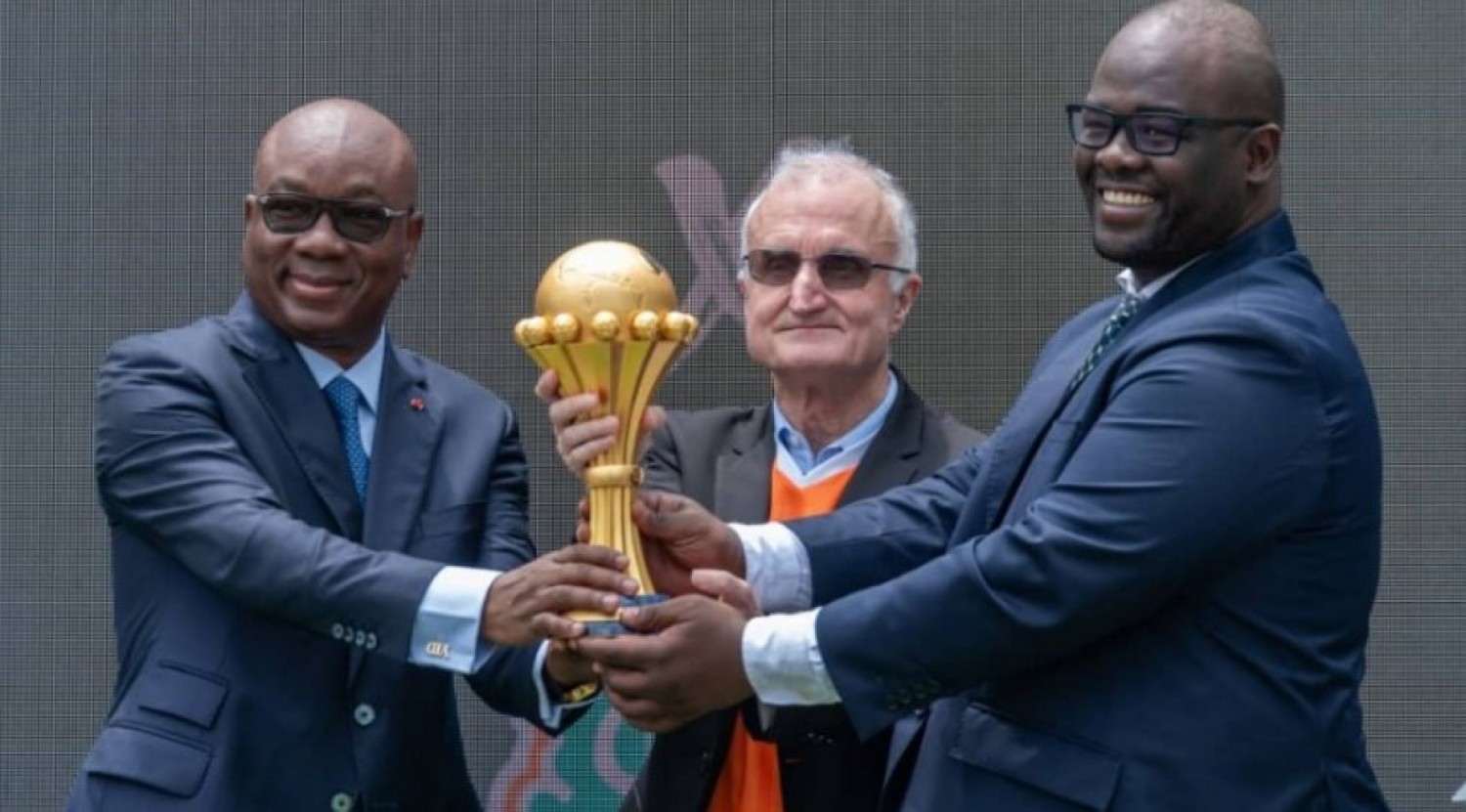 Côte d'Ivoire : CAN 2023, la FIF présente officiellement le trophée à Canal Plus