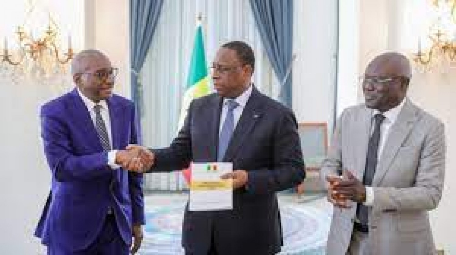 Sénégal : Macky Sall reçoit les conclusions du rapport du dialogue national,  colère de l'opposition