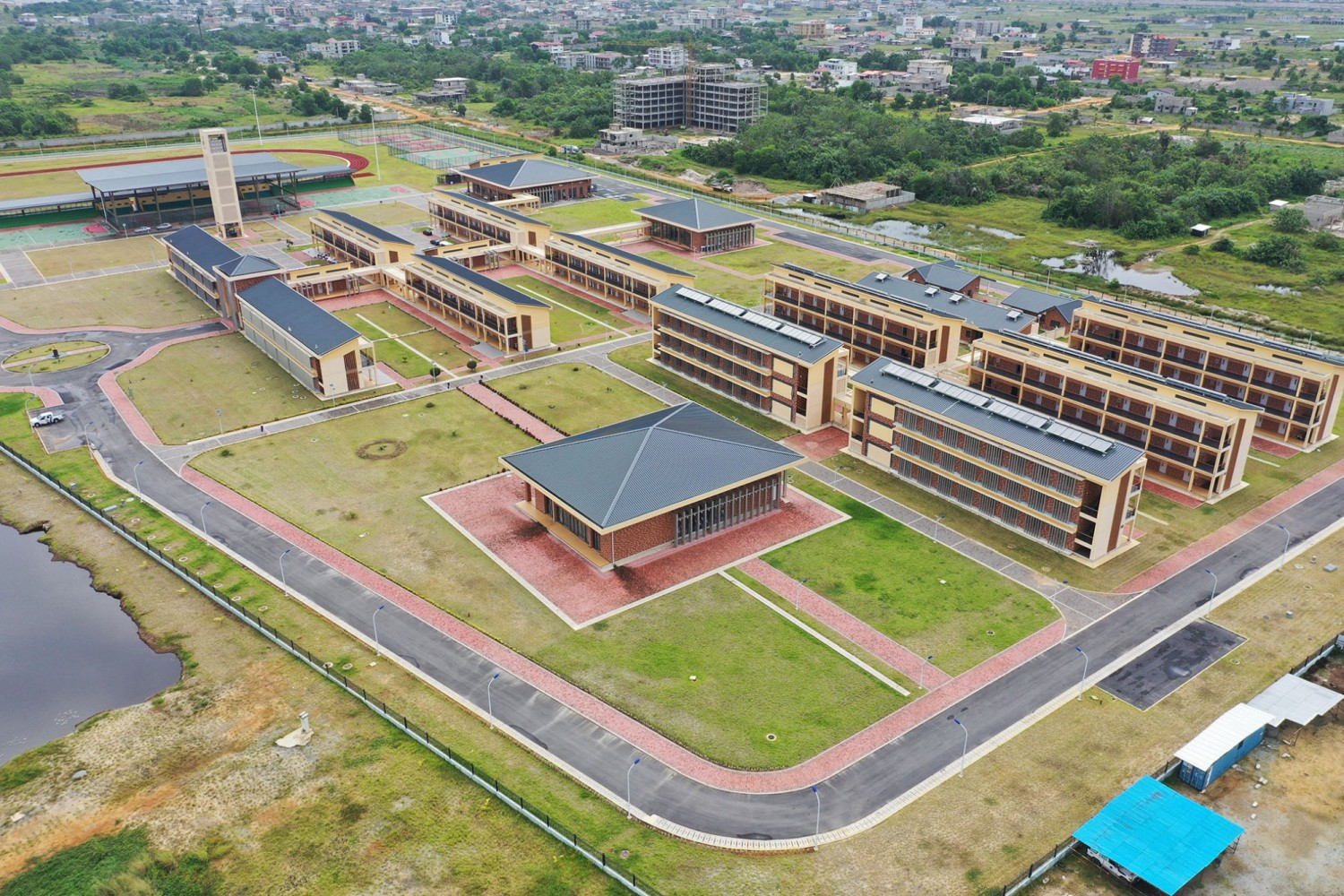 Côte d'Ivoire : Quatre ans après son ouverture, des infrastructures  du  Lycée d'excellence Alassane Ouattara de Grand-Bassam déjà vieillissantes ?