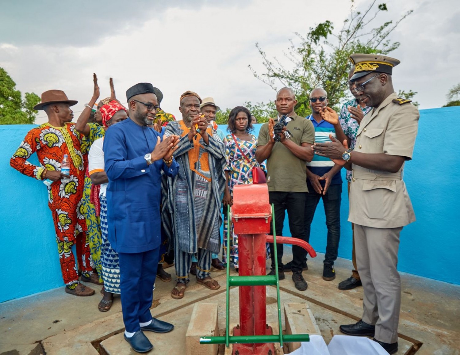 Côte d'Ivoire : Un cadre de Niofoin offre une pompe hydraulique au village de Yoro et plusieurs vivres autres localités de la sous-préfecture