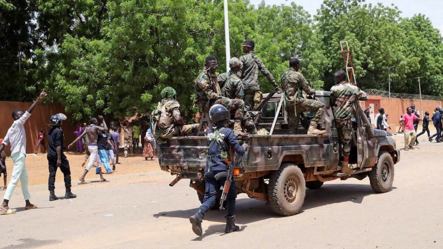 Niger : Deuil national après la mort de 23 soldats dans une embuscade