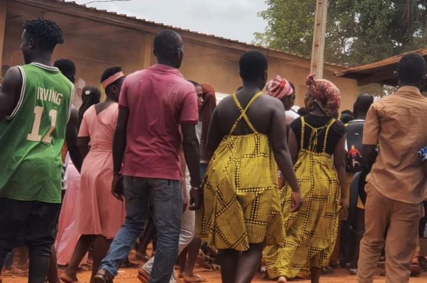 Côte d'Ivoire : Affery, funérailles tumultueuses, la dépouille d'un jeune conducteur de taxi-moto exhumée, la famille accusée d'avoir outrepassé la procédure