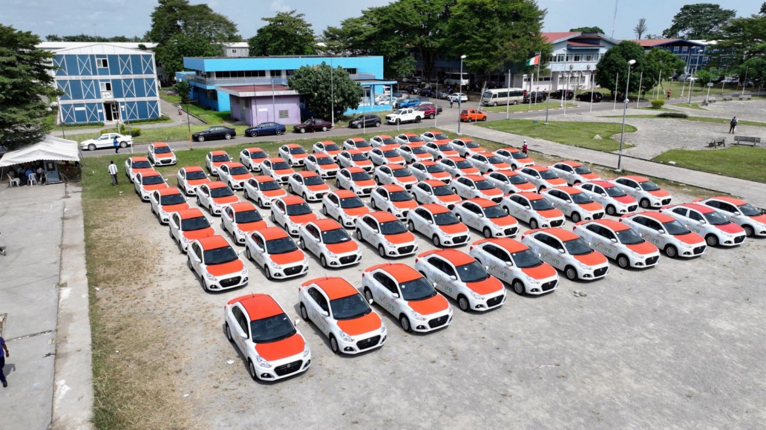 Côte d'Ivoire : Insertion professionnelle, remise officielle de 60 taxis communaux et de 125 permis de conduire à des jeunes