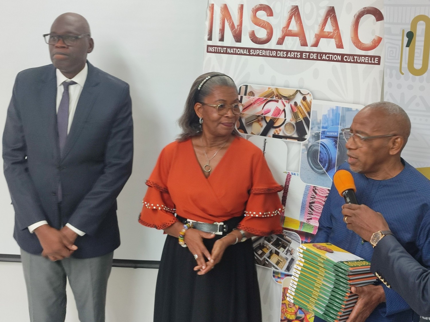 Côte d'Ivoire: Promotion du livre, Françoise Remarck fait don de 200 exemplaires de l'œuvre «  l'Odyssée  »  de Ciss St Moïse à l'INSAAC