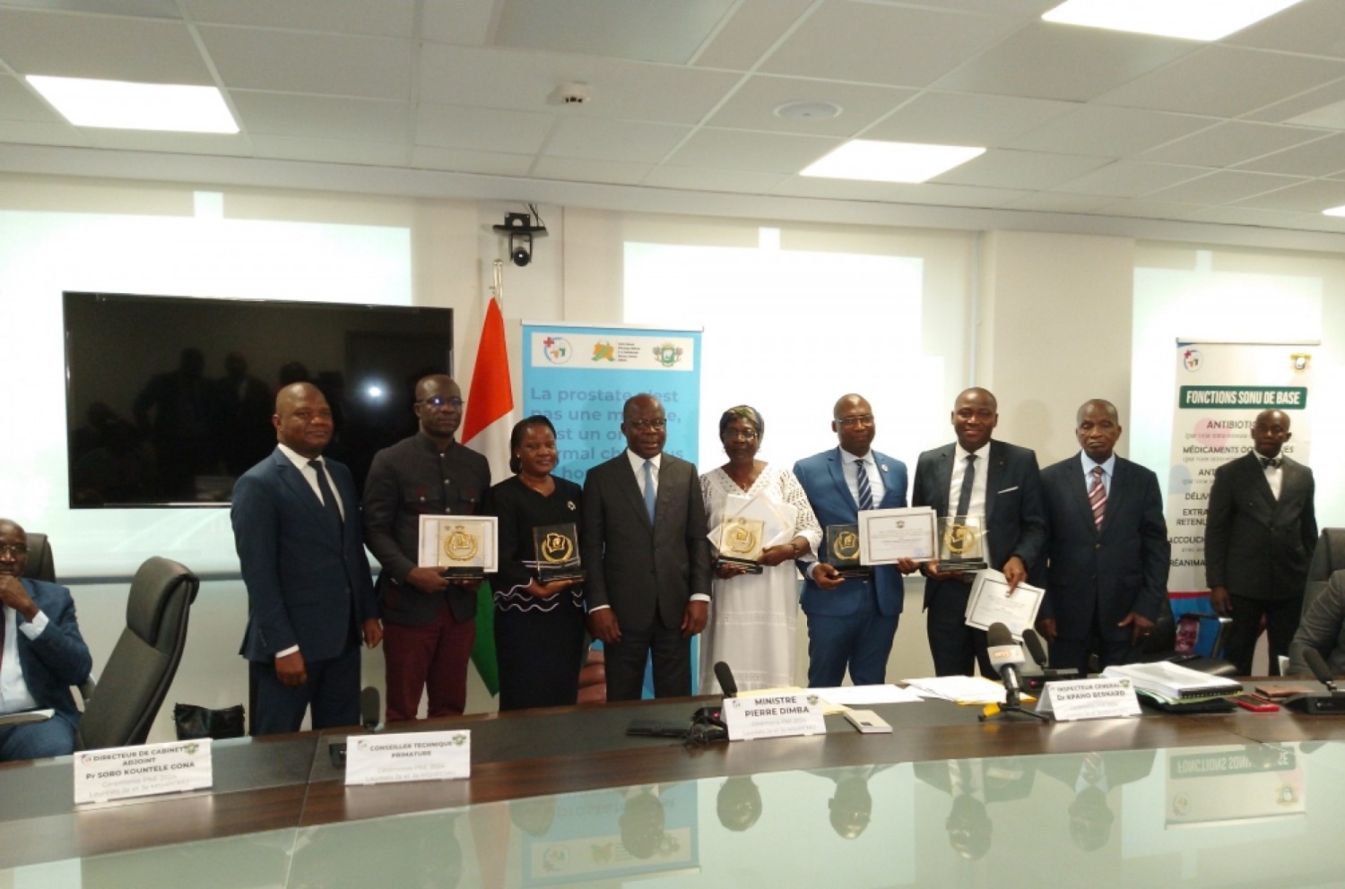 Côte d'Ivoire: Pierre Dimba aux agents de santé classés meilleurs 2è et 3è lors du Prix national d'excellence : “ Votre leadership doit être contagieux afin d'inspirer vos collègues...”