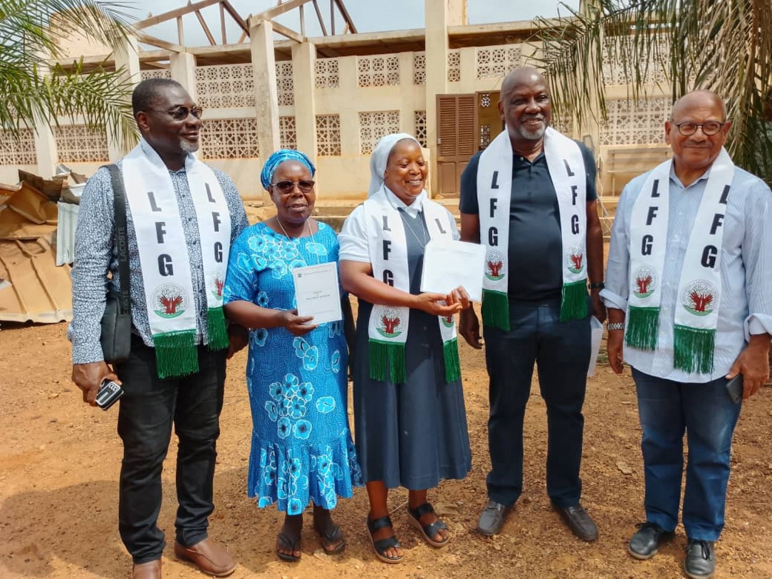 Côte d'Ivoire : Gagnoa, une association de cadres apporte son soutien à une école décoiffée par une tornade