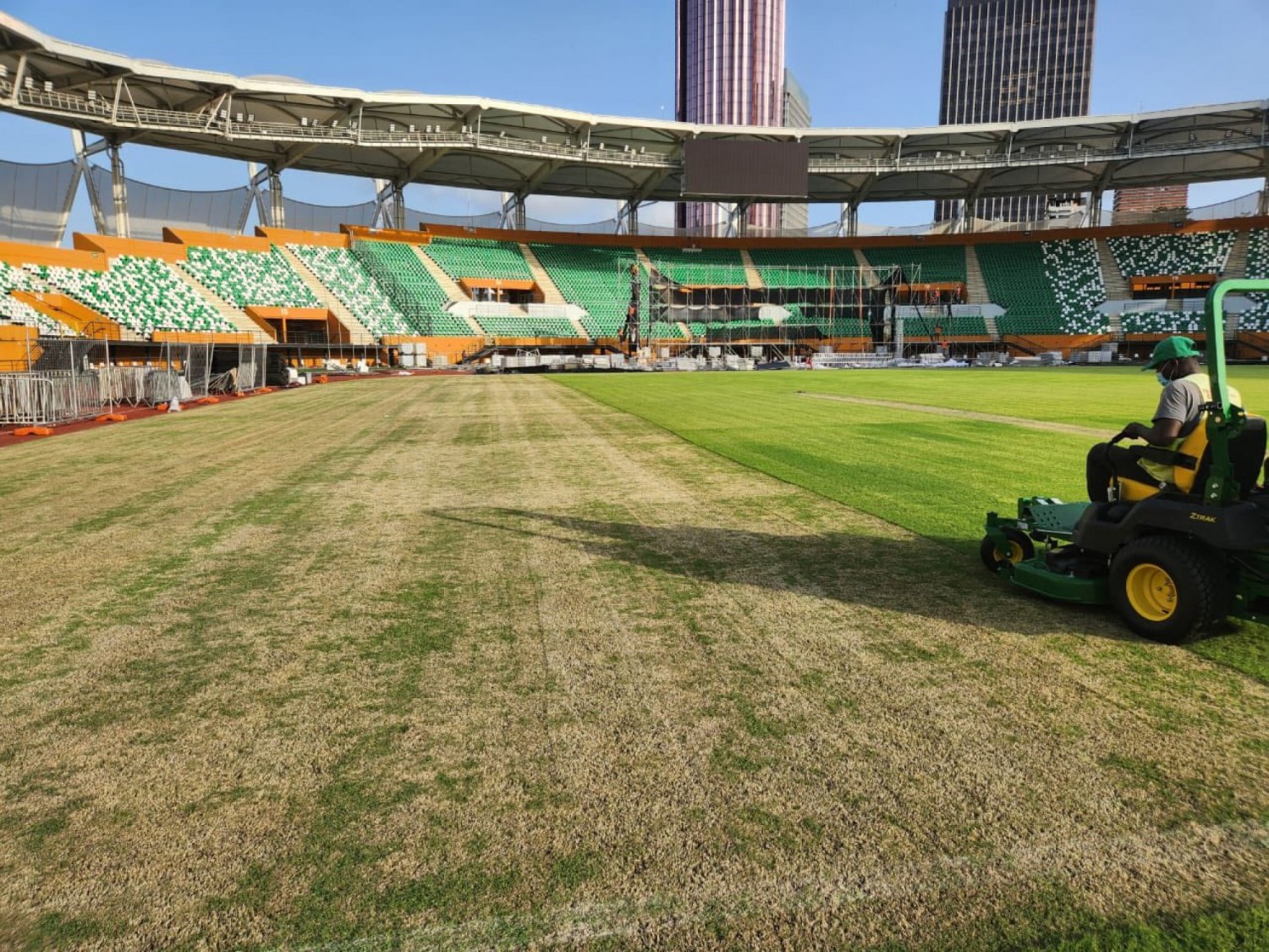 Côte d'Ivoire : Infrastructure sportive, début de l'opération de scalpage de la pelouse du Félicia