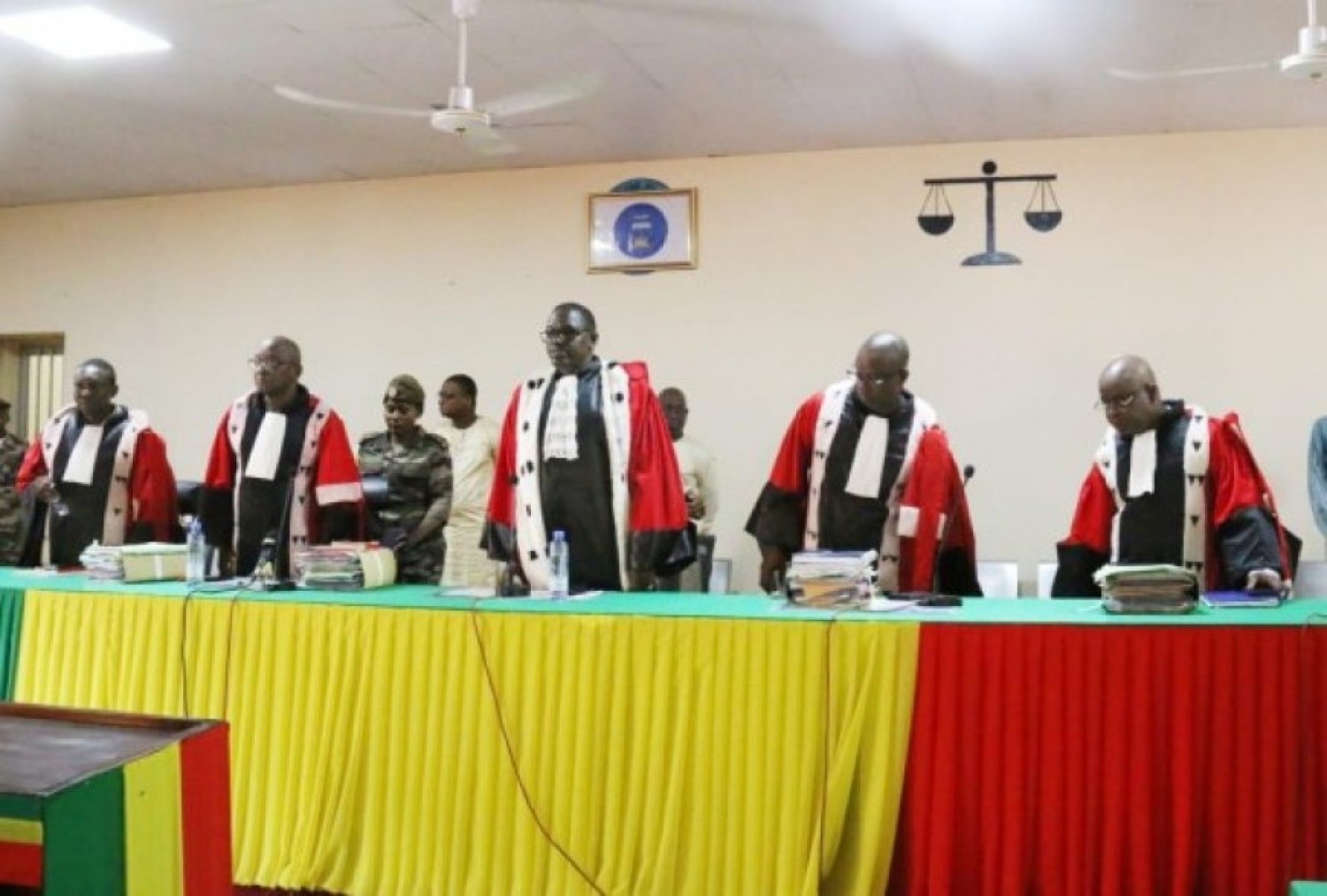 Mali : La Cour met en garde contre les «faux témoignages » au procès de l'avion présidentiel