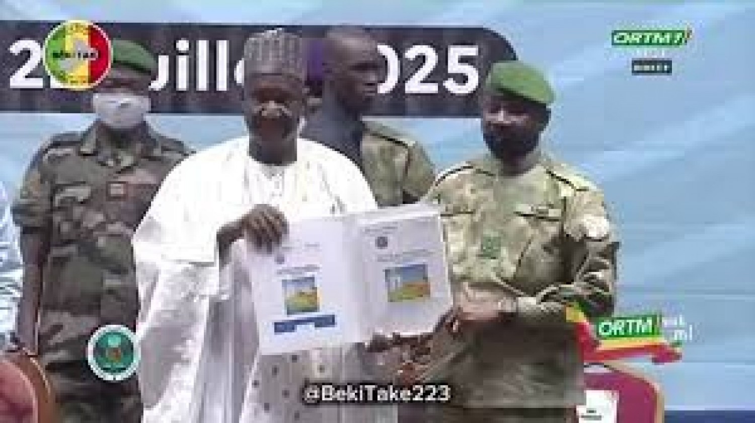 Mali : Assimi Goïta reçoit officiellement le projet de la Charte nationale pour la paix et la réconciliation