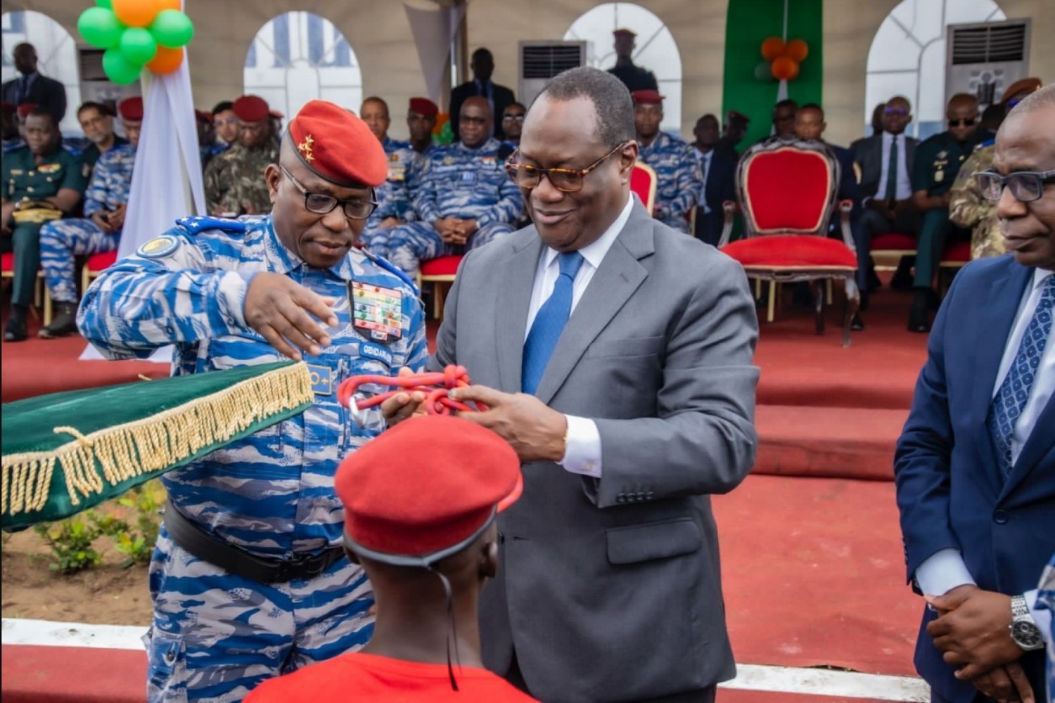 Côte d'Ivoire : Attributs Commandos à 499 stagiaires, Téné Birahima : « Je demande de conserver en tout temps et en tout lieu cet esprit républicain qui caractérise le Commando »