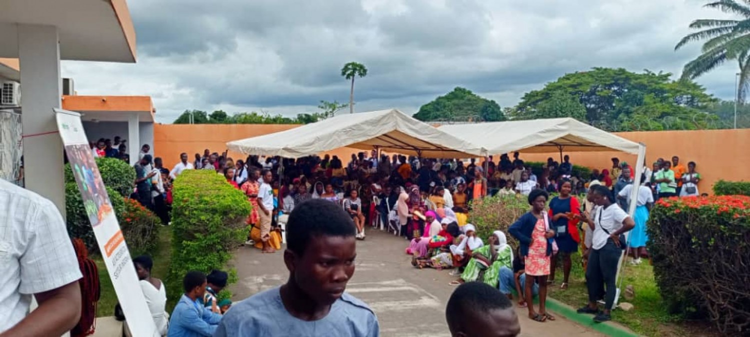 Côte d'Ivoire : Foire de l'emploi à Yamoussoukro, l'espoir professionnel renaît pour des milliers de jeunes