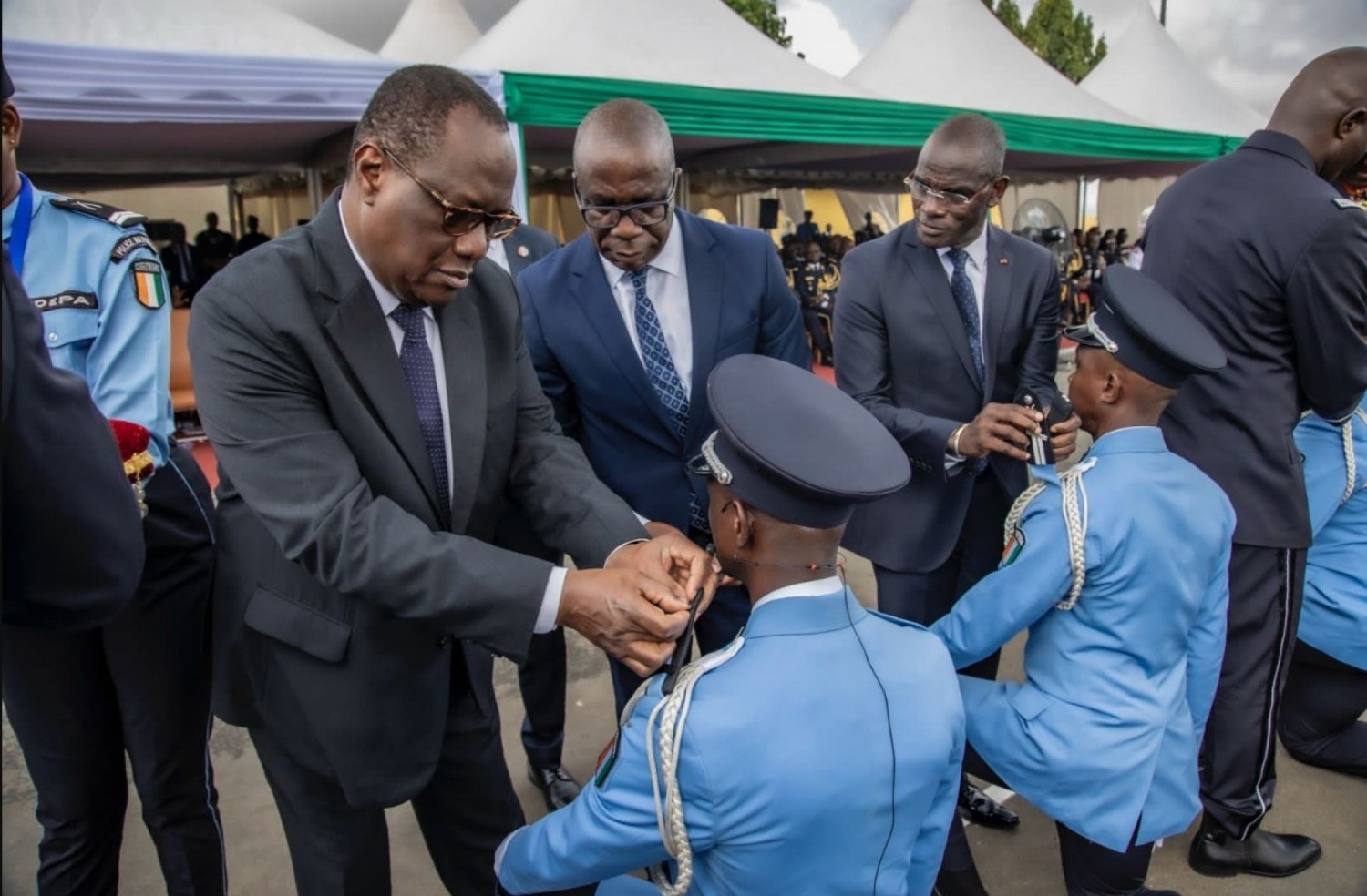 Côte d'Ivoire : Remise d'épaulettes aux commissaires et officiers et baptême de la promotion 2023-2025, sanction prise à l'encontre d'un officier élève pour absence prolongée