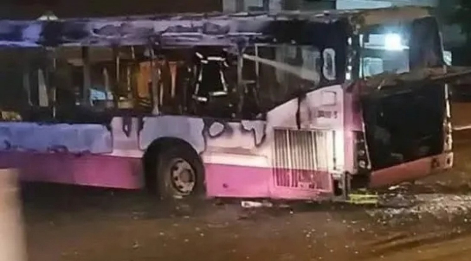 Côte d'Ivoire: Violences à Yopougon, un bus incendié, des policiers agressés, le Procureur de la République annonce l'arrestation de deux suspects