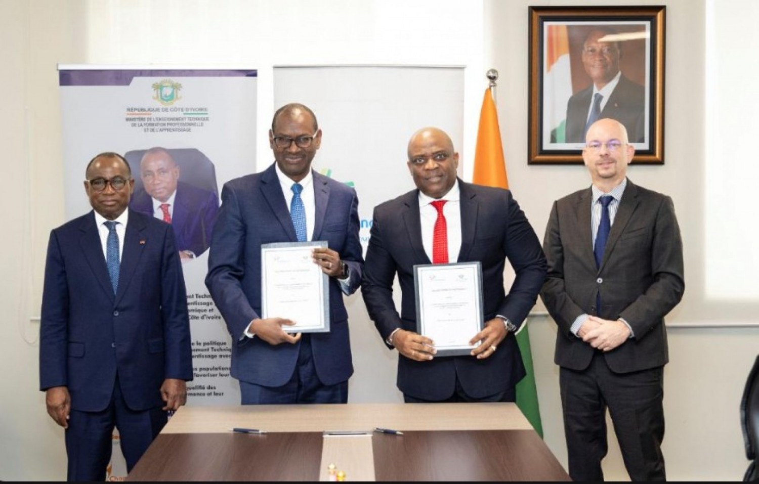 Côte d'Ivoire : Convention-cadre entre le Ministère de l'Enseignement et une entreprise Hollandaise sur le développement de programmes de stages pour les apprenants