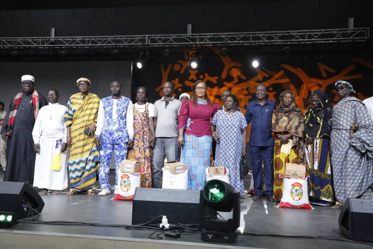 Côte d'Ivoire : Popote familiale et Dimanche de la solidarité, le gouvernement apporte joie et réconfort à 230 ménages vulnerables de Bouaké