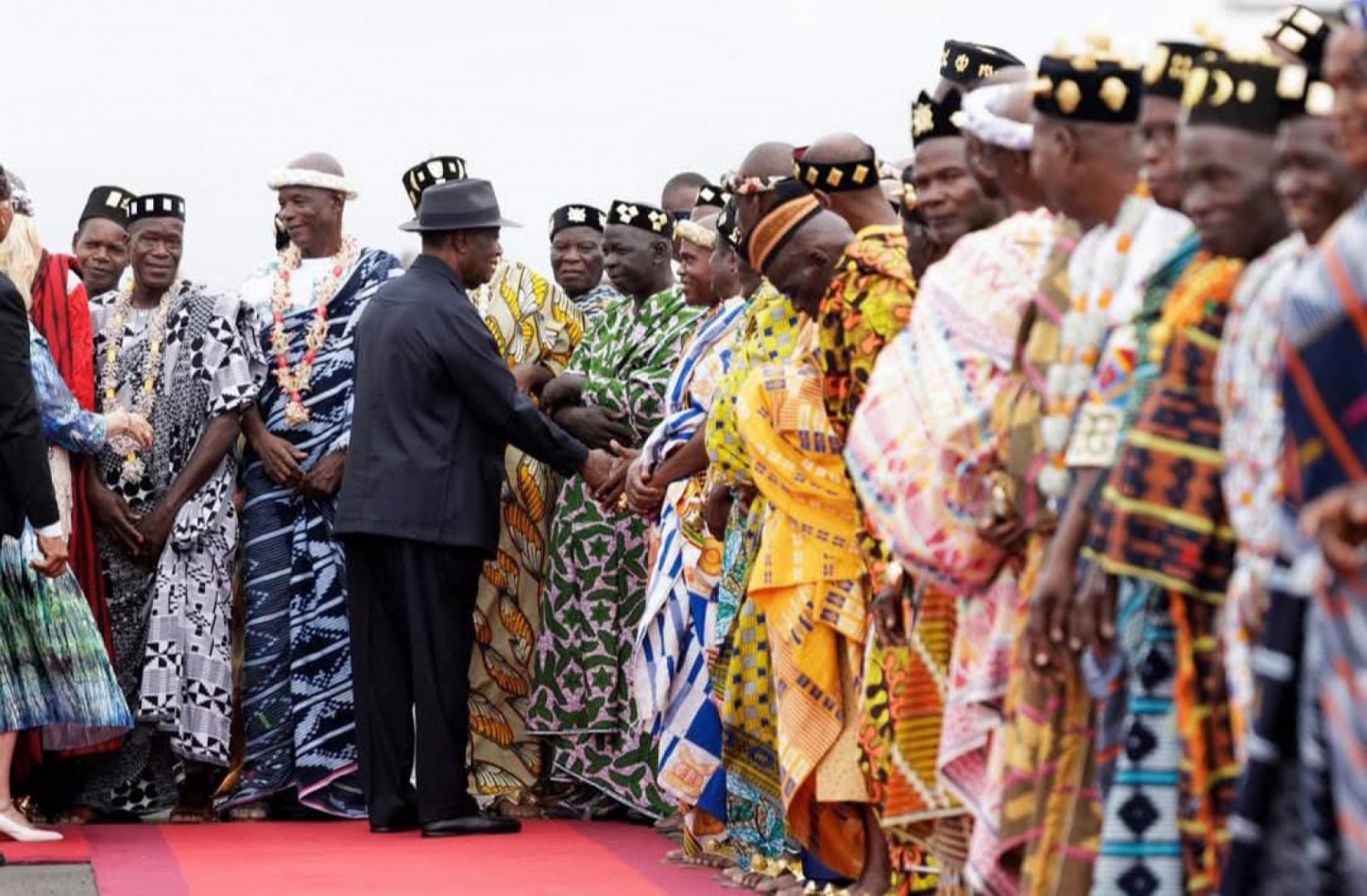 Côte d'Ivoire : Contrairement aux vidéos relayées, le Président Ouattara a communié avec les chefs traditionnels de Gbêkê