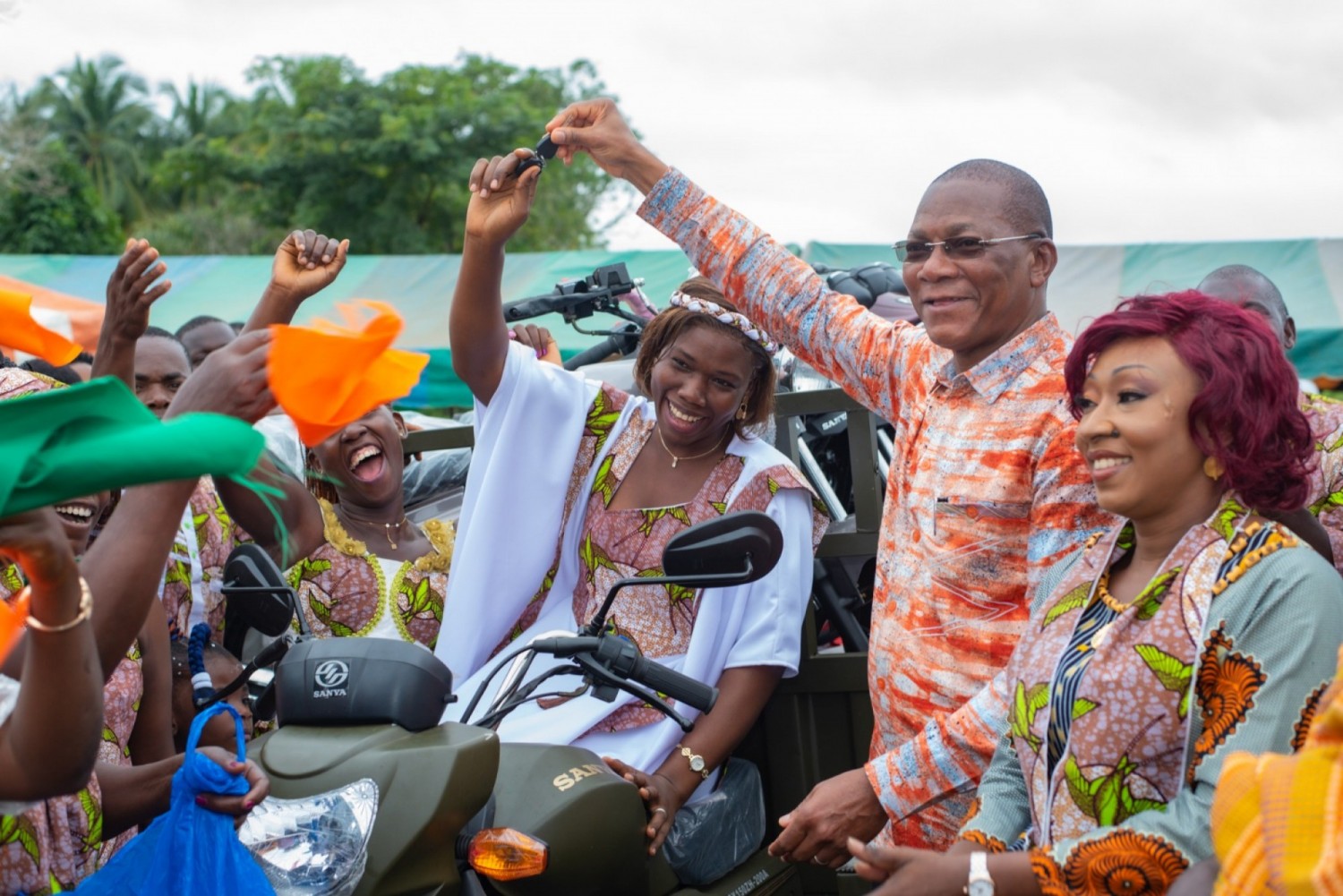 Côte d'Ivoire : Diabo, Bruno Nabagné Koné s'engage aux côtés de Rebecca Yao pour le développement des AVEC et l'automisation des femmes