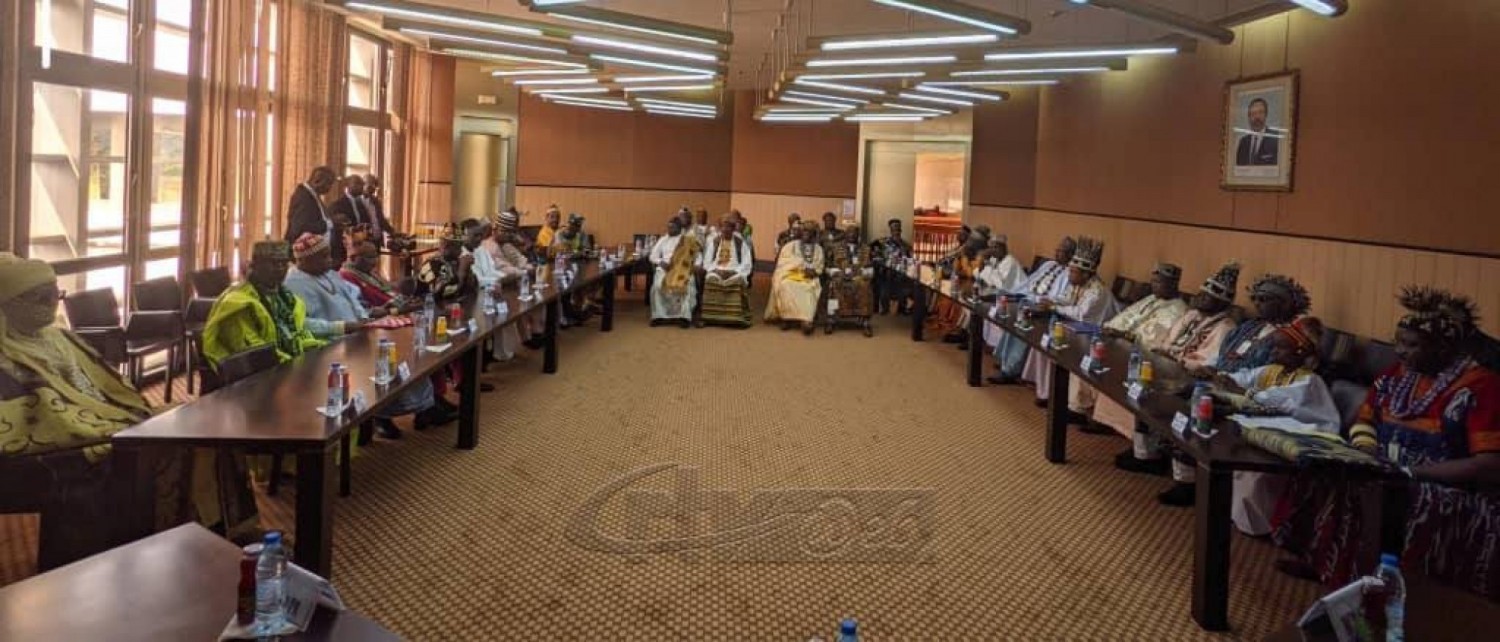 Cameroun : Présidentielle 2025, l'allégeance massive des chefs traditionnels de l'Ouest à Paul Biya fait débat
